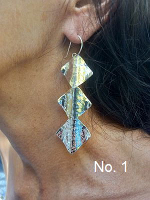 la vida es bella, light earring hammered pattern silver plated brass   $ 14.-  inkl. free shipping