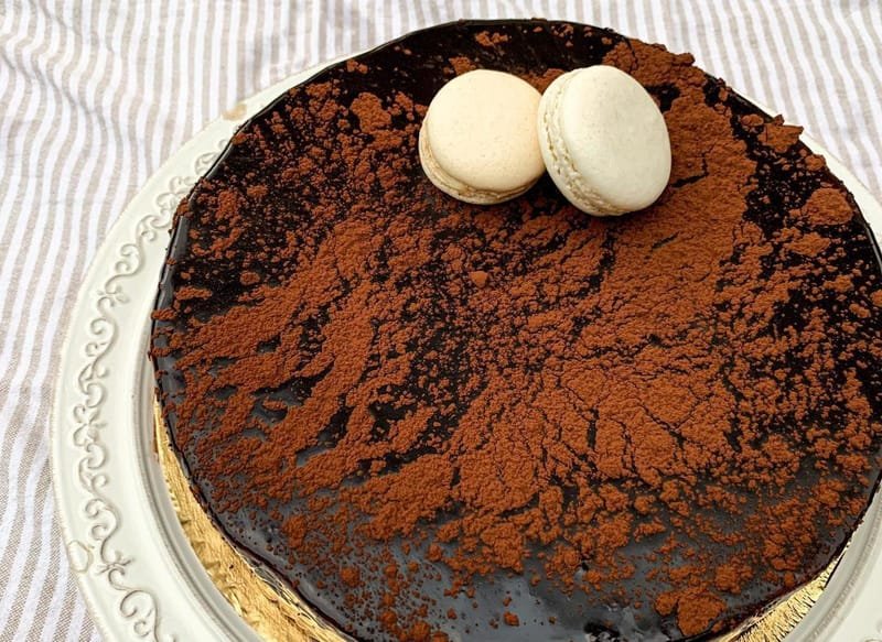 עוגת מוס שוקולד ואגוזי לוז