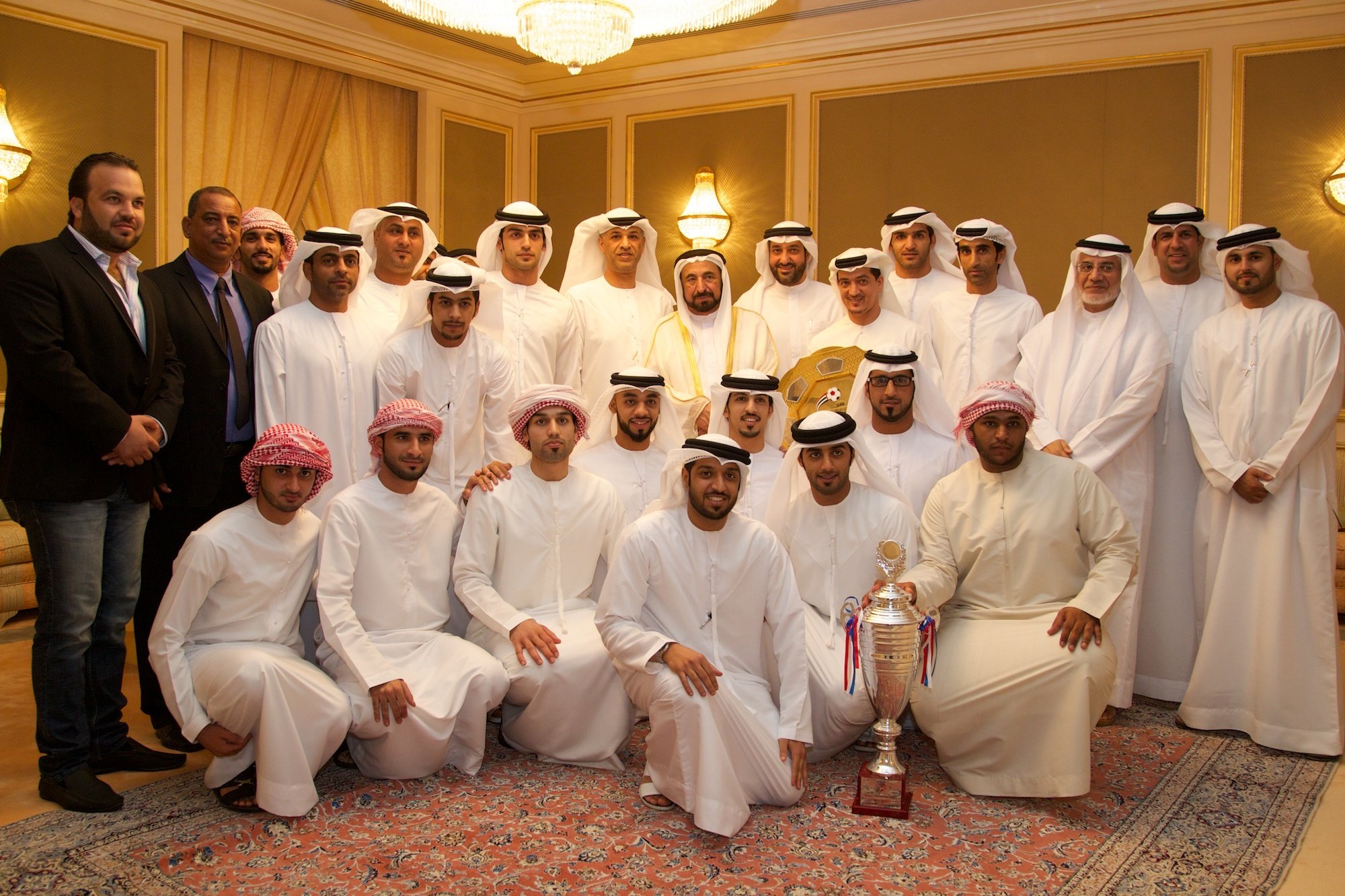 فريق كرة قدم الصالات 2012-2013 بطل الدوري في استضافة صاحب السمو الشيخ سلطان بن محمد القاسمي