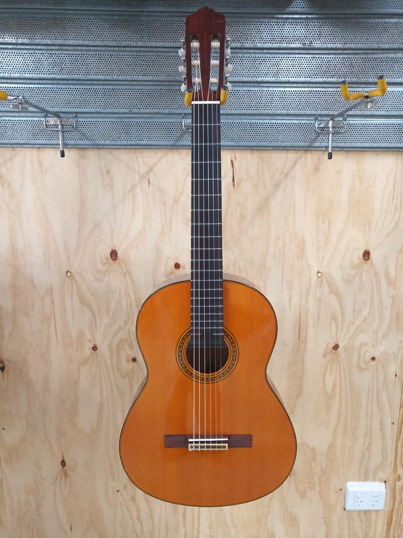 YAMAHA CG121 CLASSICAL GUITAR - Text