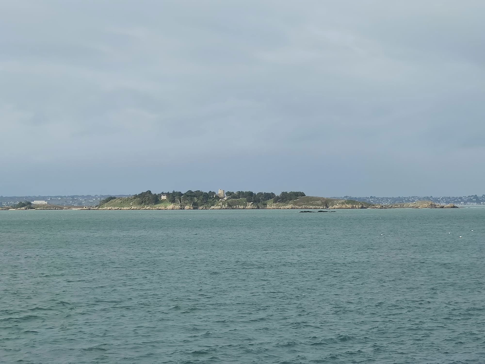 Ile des Ebihens, vue de Saint-Briac