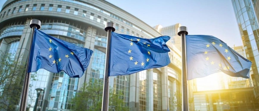 ΕΕ: Άμεση δράση από την Κομισιόν για τις μεταλλάξεις της COVID-19