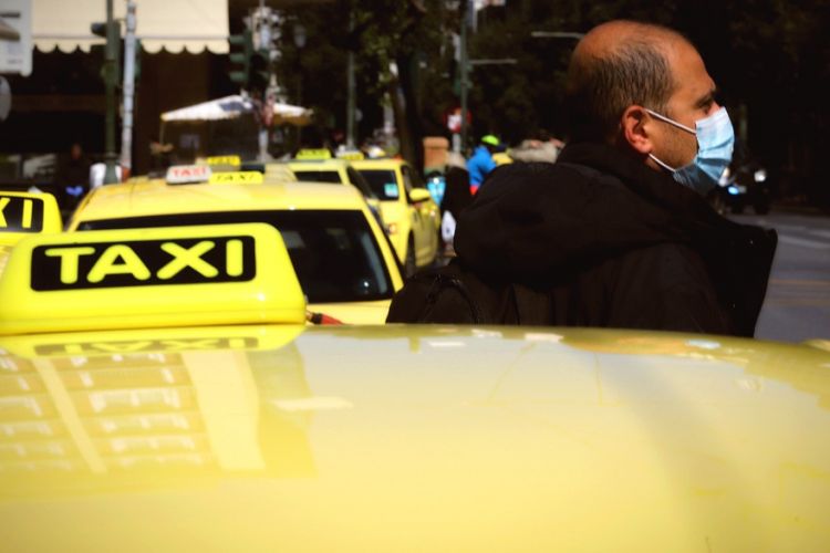 Δωρεάν μεταφορά με TAXI στα Κέντρα Εμβολιασμού Αττικής