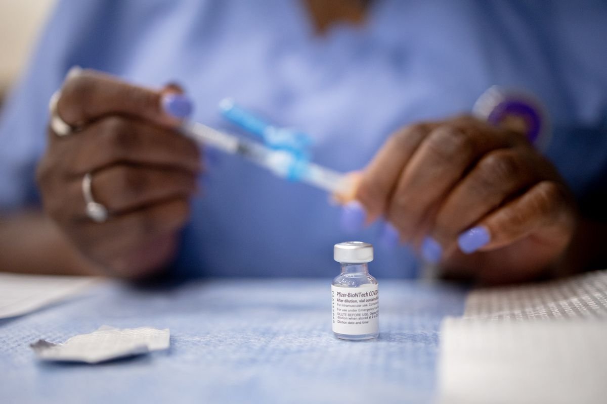 FDA: Eδωσε την πλήρη έγκρισή της για τη χρήση του εμβολίου της Pfizer