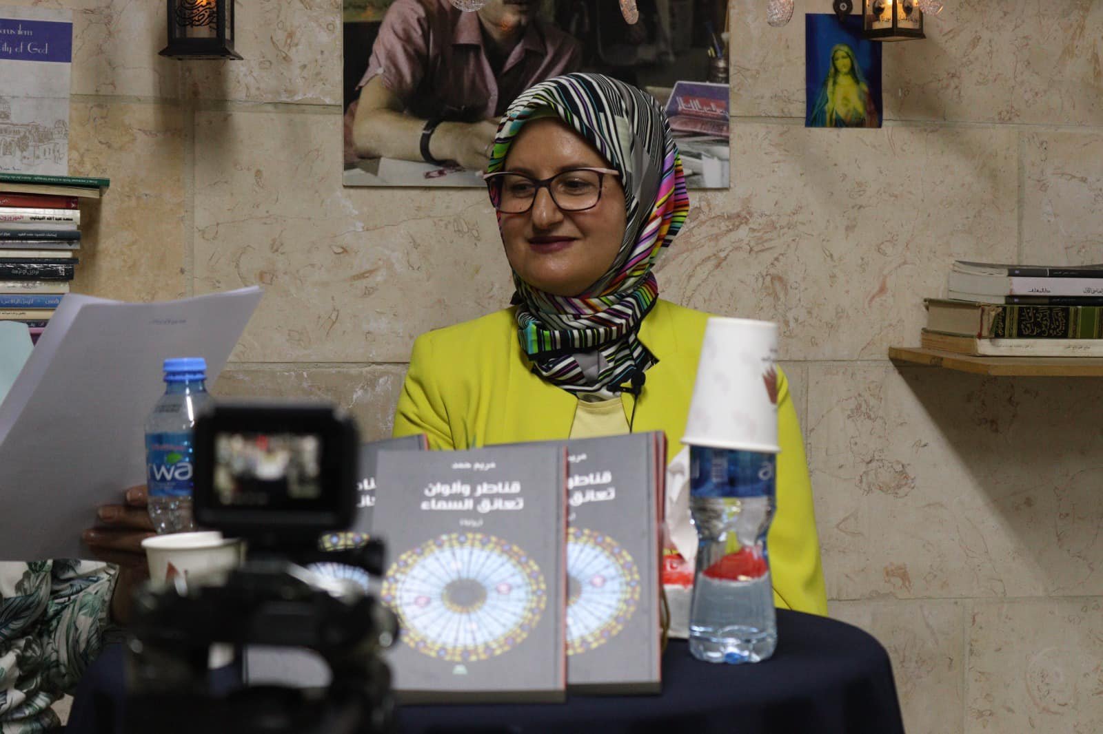 نقاش وتوقيع لرواية  (قناطر وألوان تعانق السماء) للكاتبة مريم حمد