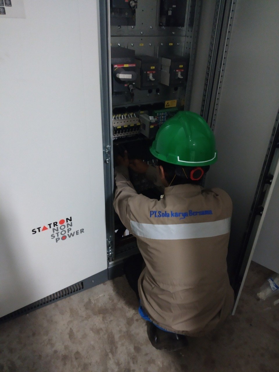 Installation and Commissioning STATRON Battery Charger