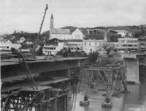 Ponte Adolfo Konder inaugurada em 1957 localizada no Bairro Ponta Aguda