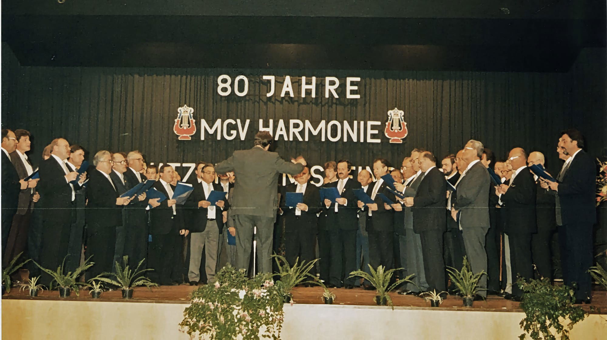 Auftritt des Männerchores beim Festakt zum 80. Jubiläum