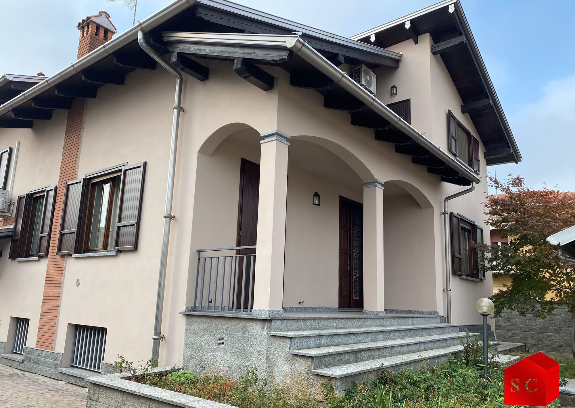 OPEN HOUSE VILLA DI PREGIO INDIPENDENTE SUI 4 LATI € 395.000
