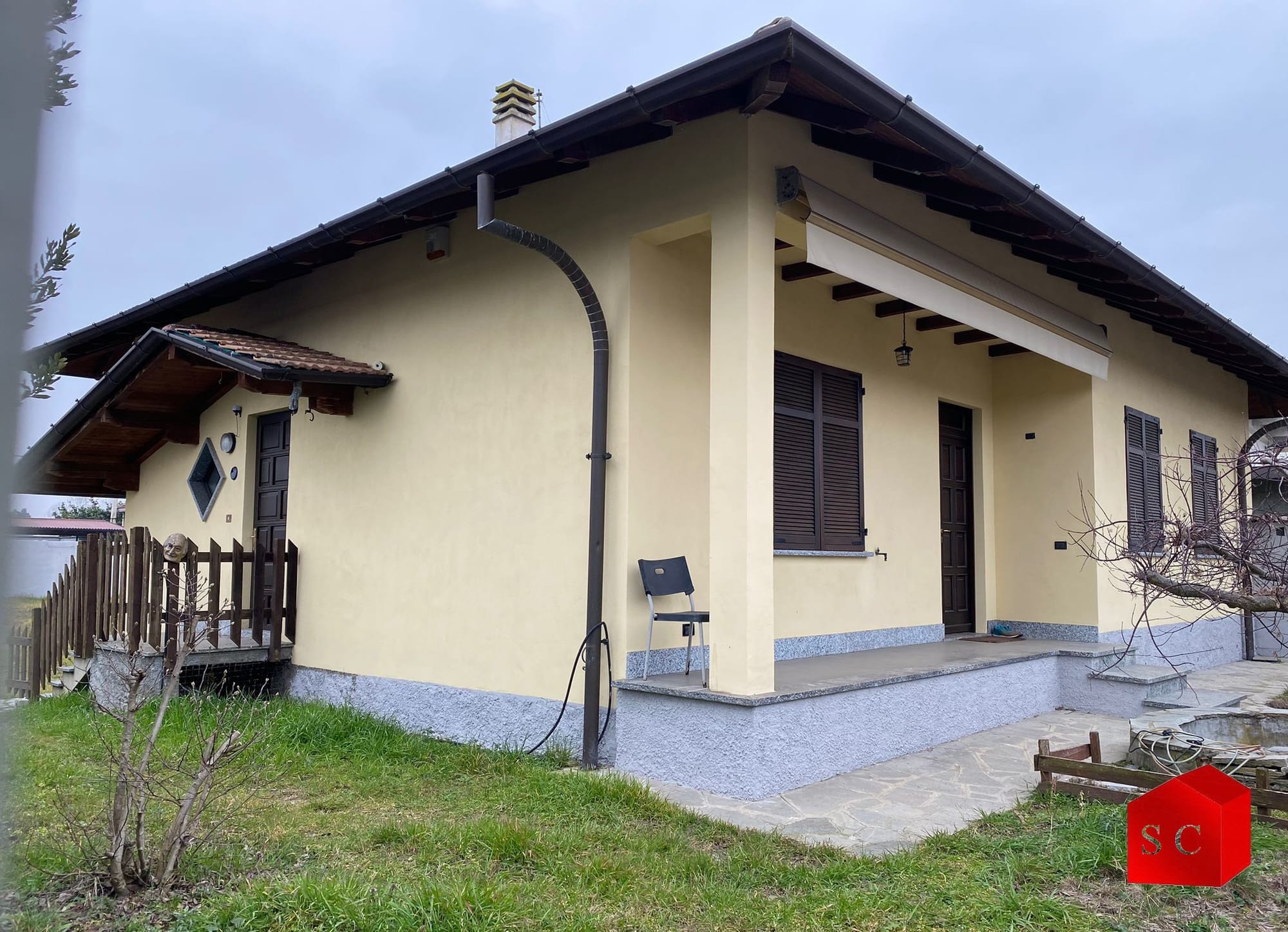 OPEN HOUSE ILLA INDIPENDENTE UNICO PIANO CON 3 CAMERE € 180.000