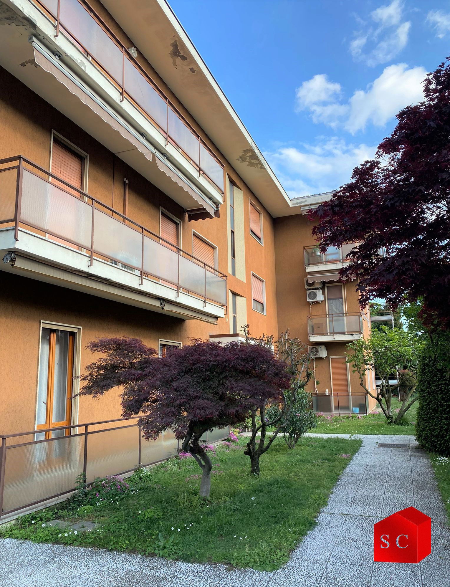 TRILOCALE CON DOPPI SERVIZI E 2 BOX € 125.000