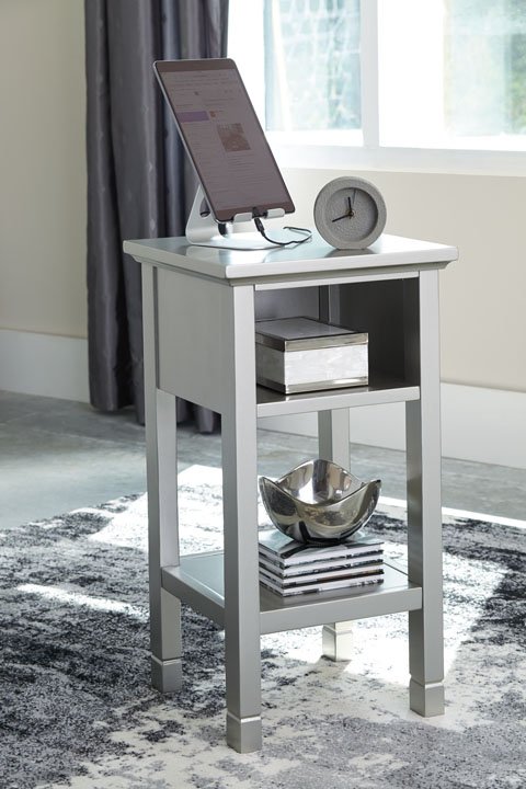 A4000087 MARNVILLE SILVER END TABLE