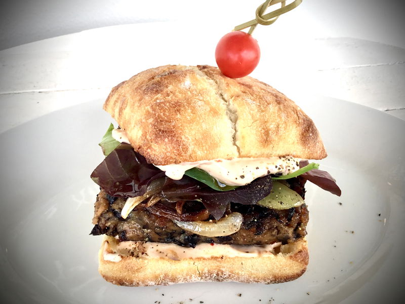 🎥 Smokey, Chipotle Black Bean Burgers