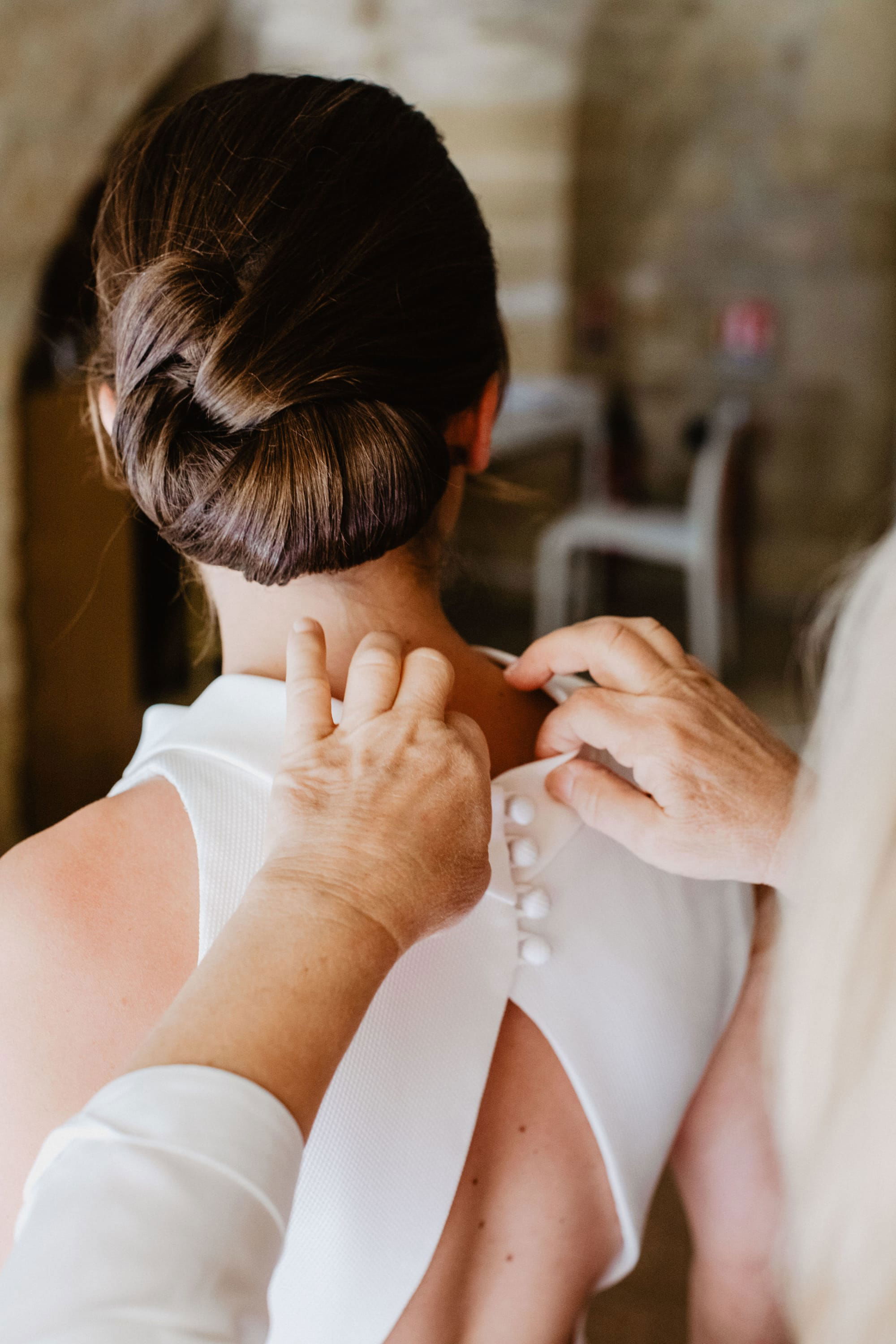 Chignon bas travaillé et chic mariage