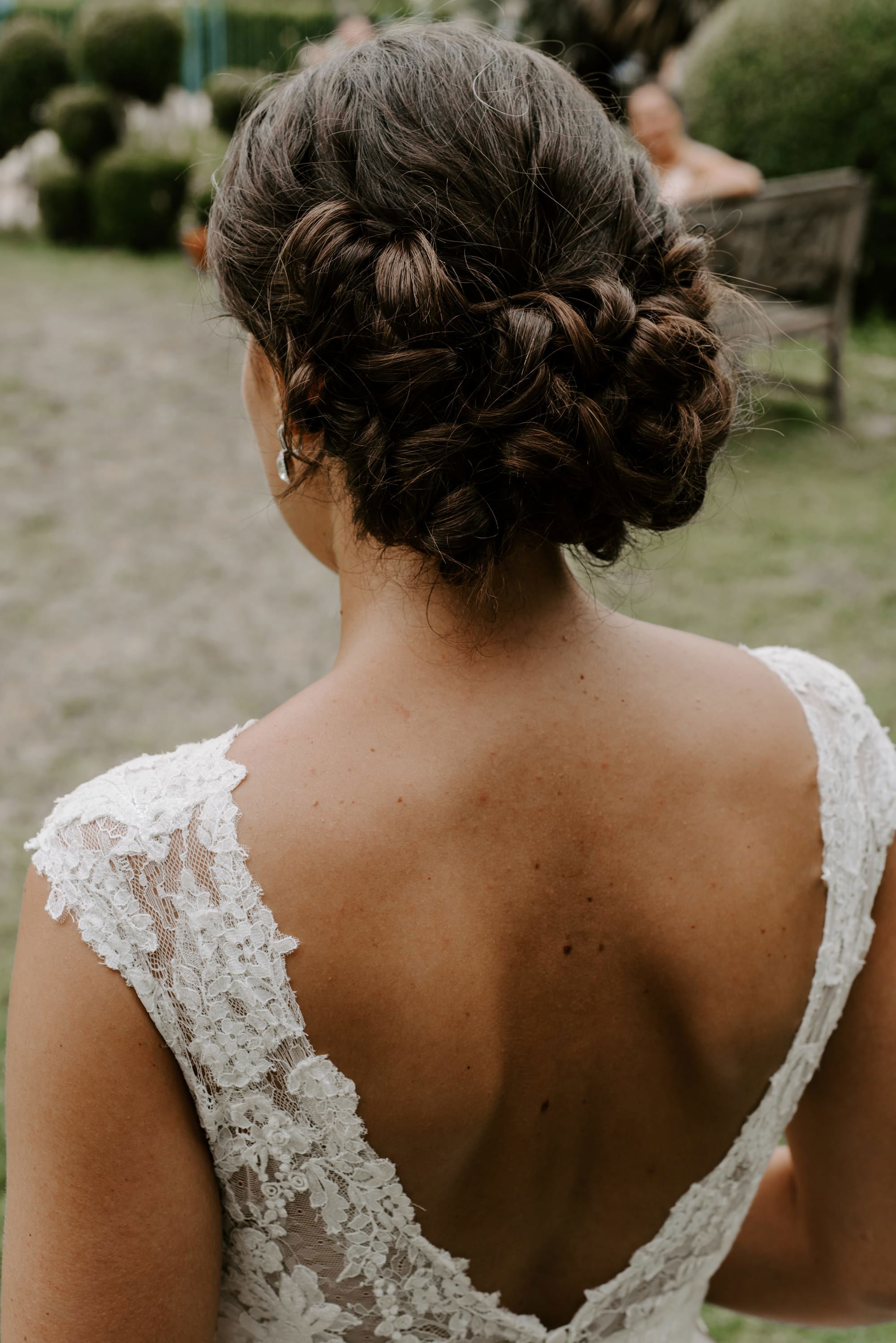 Coiffure mariage chignon bas romantique chic et glamour