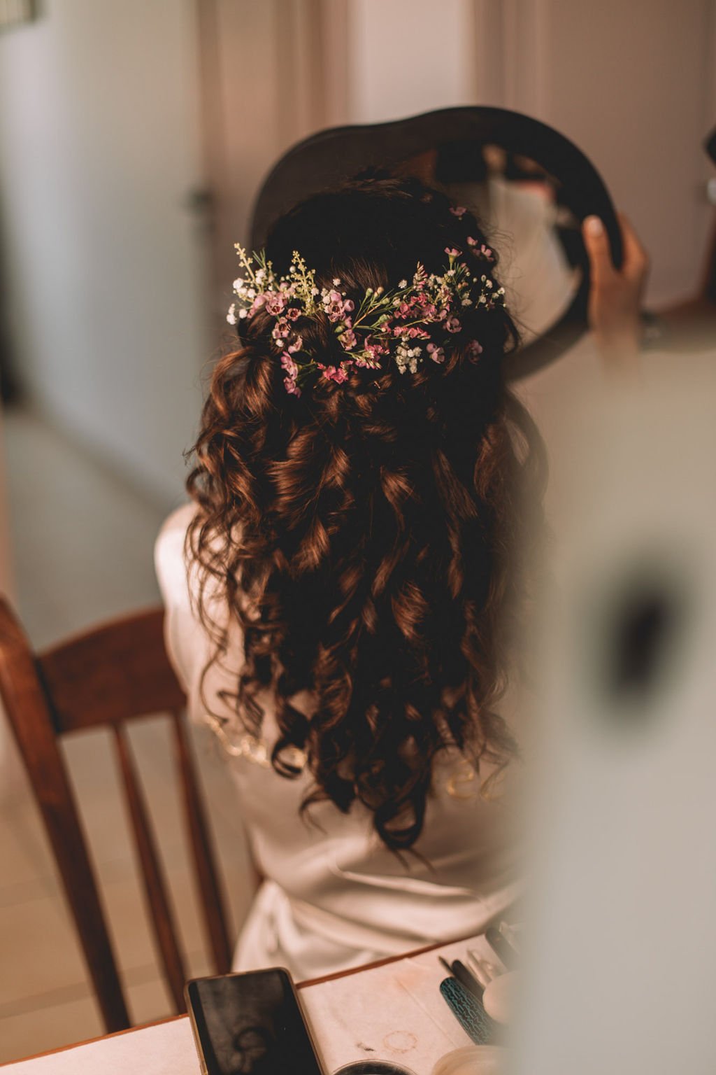 Wavy mariage avec couronne de fleurs