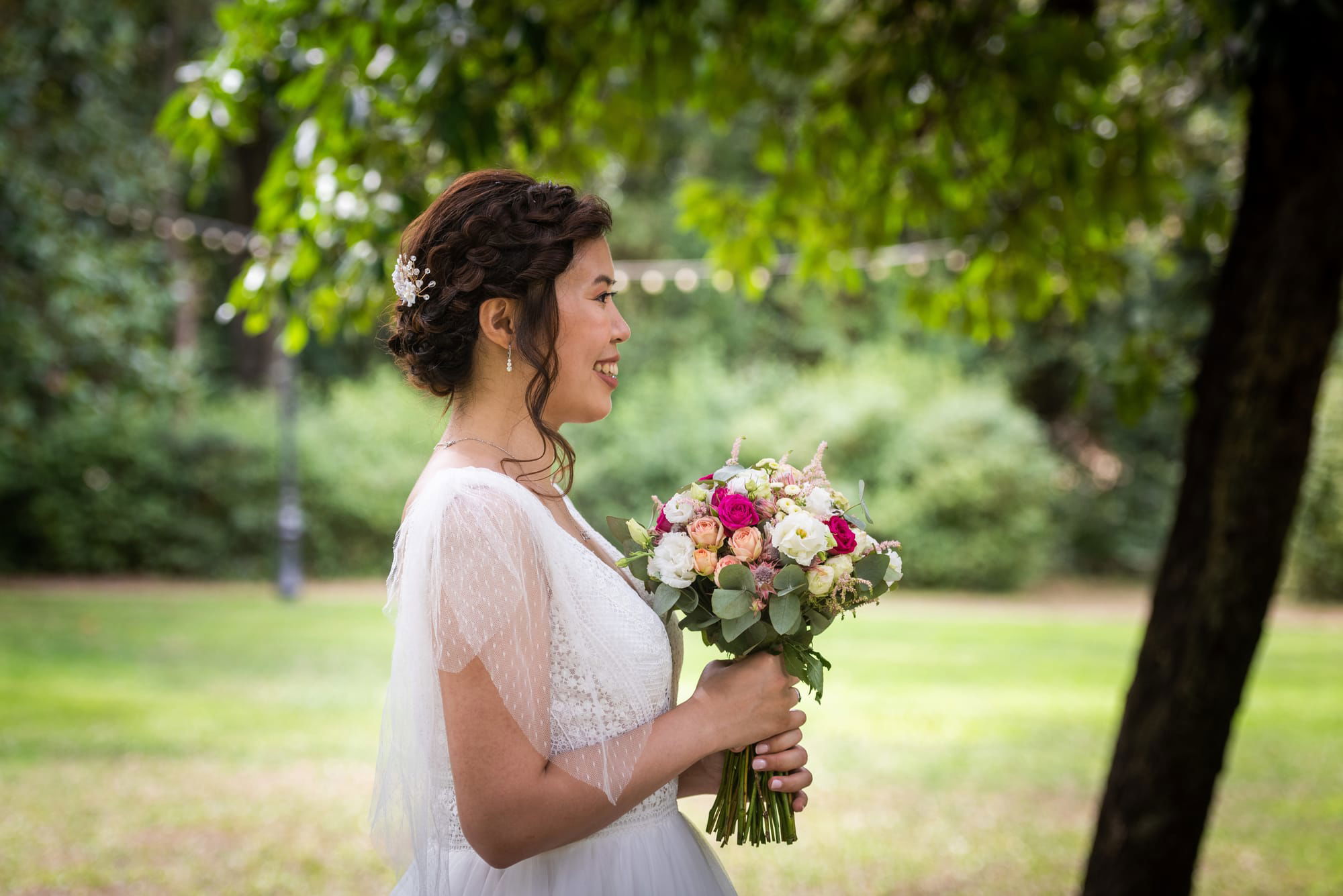 Coiffure mariée wavy et tressée cheveux asiatique