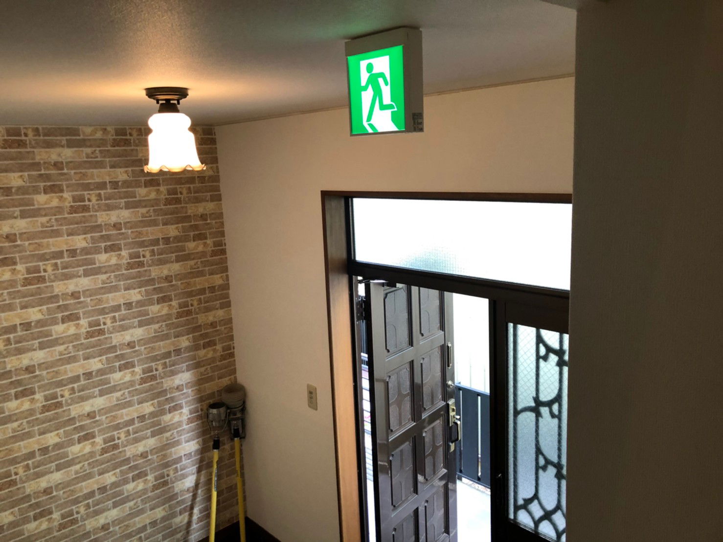 愛知県名古屋市　高齢者福祉施設　誘導灯　設置工事