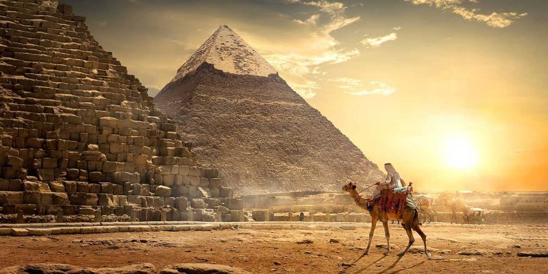 Resumen del libro: Bajo la arena de Egipto - Angel Serrano
