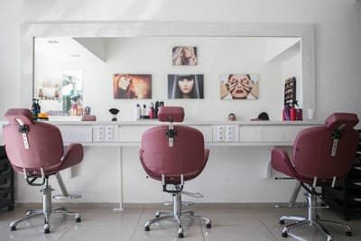 Things You Ought to Consider When You are Looking for a Cosmetology School image