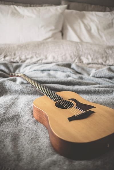 Essential Tips to Consider Before Choosing a Guitar Learning Incentive image