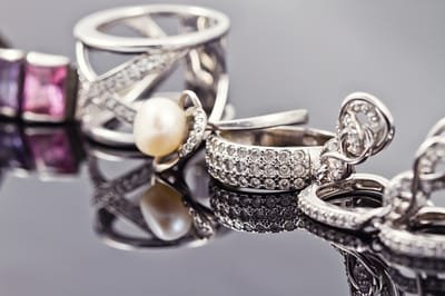 What You Need to Know When Choosing an Online Jewelry Store image