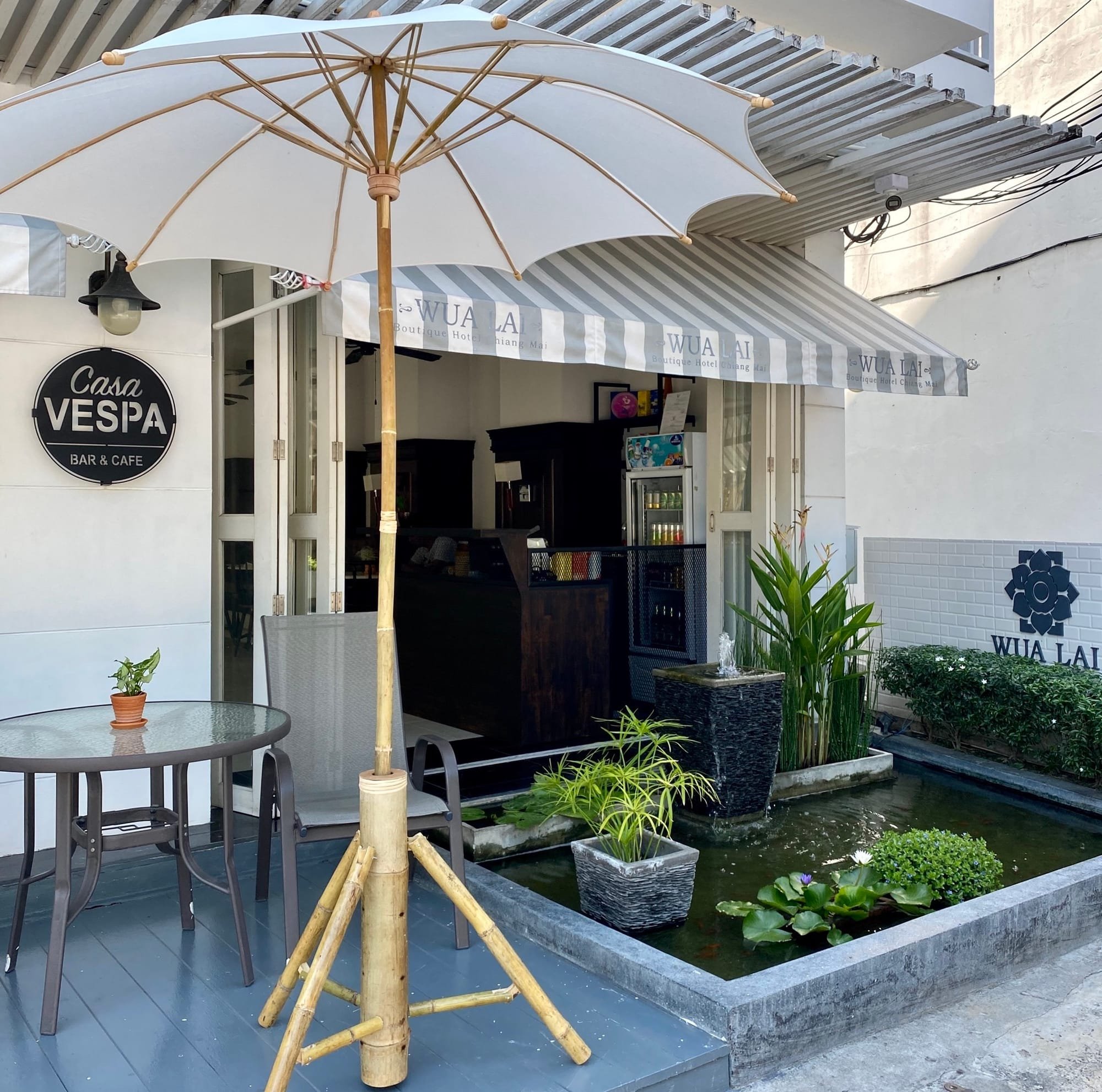 Casa VESPA Bar & Cafe