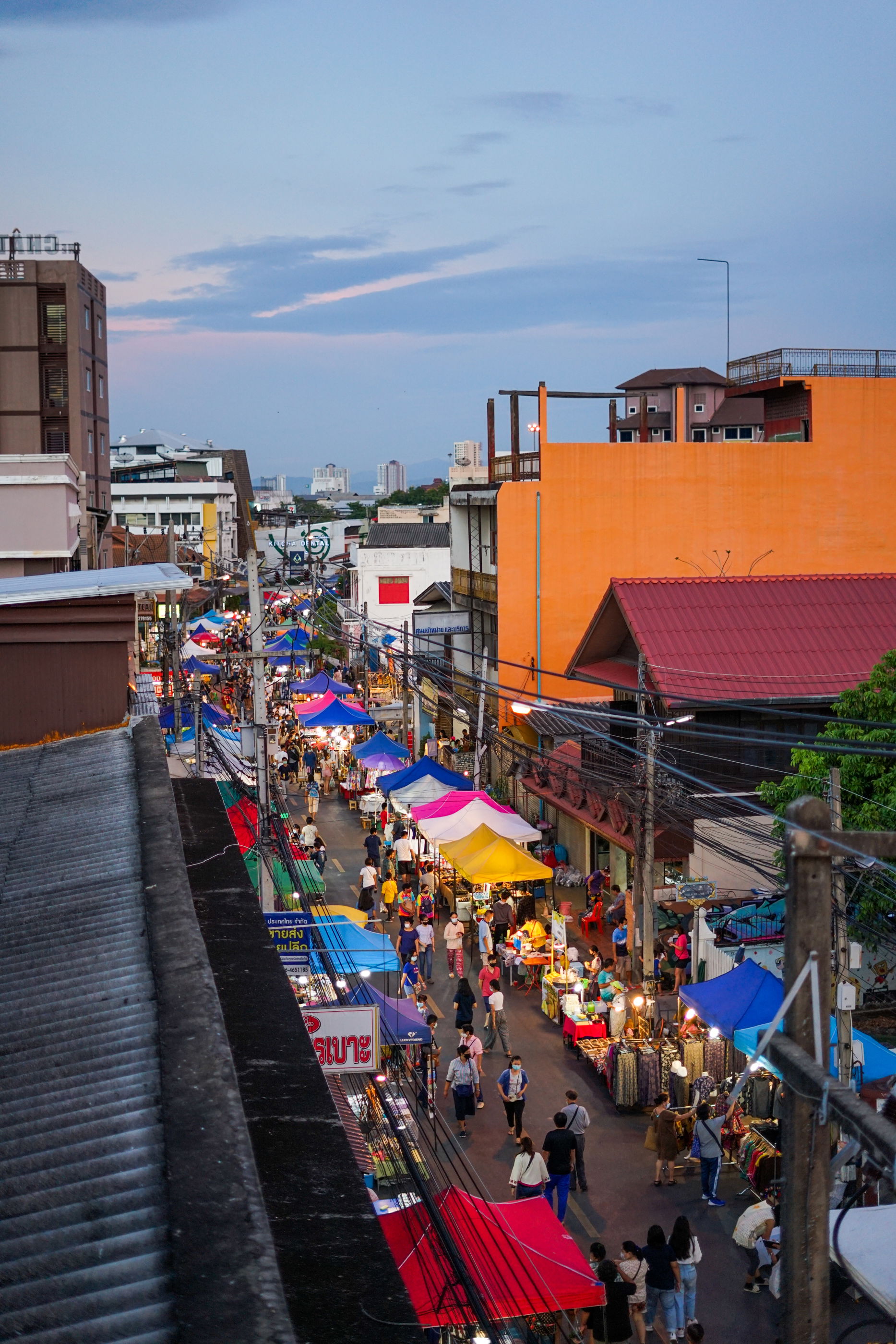 WUA LAI Walking Street (Saturday Night Market)