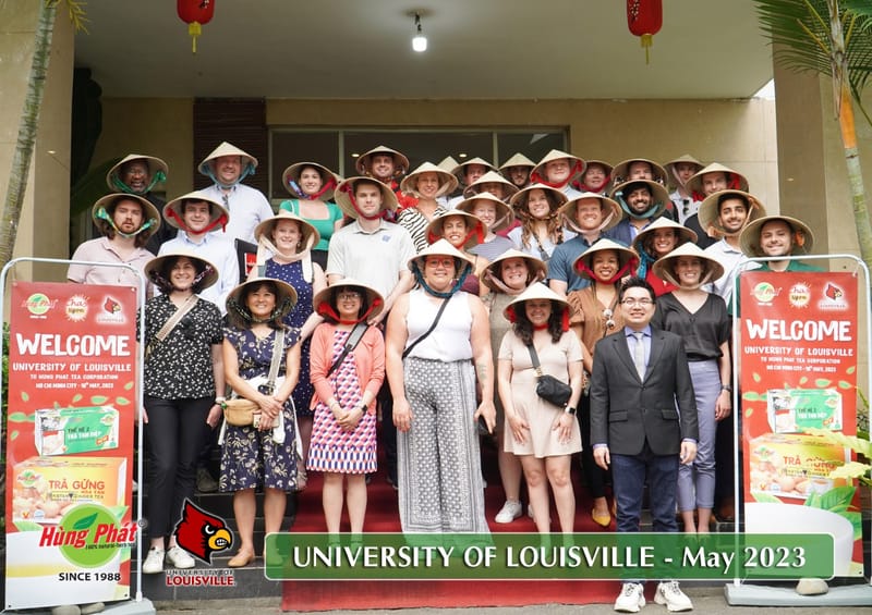 Đón Trường UNIVERSITY OF LOUISVILLE