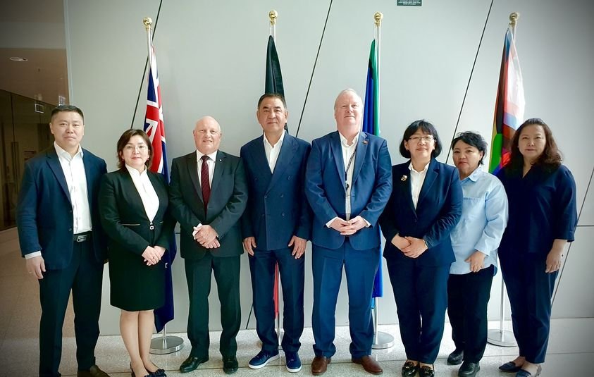Professor David Widdowson meets a delegation from the Customs General Administration of Mongolia as President of the International Network of Customs Universities.
