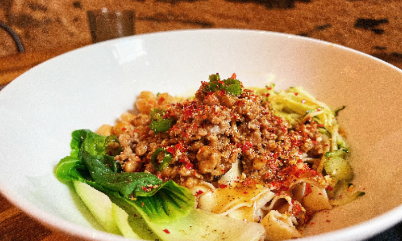 Nouilles CHONGQING 重庆麻辣杂酱宽面