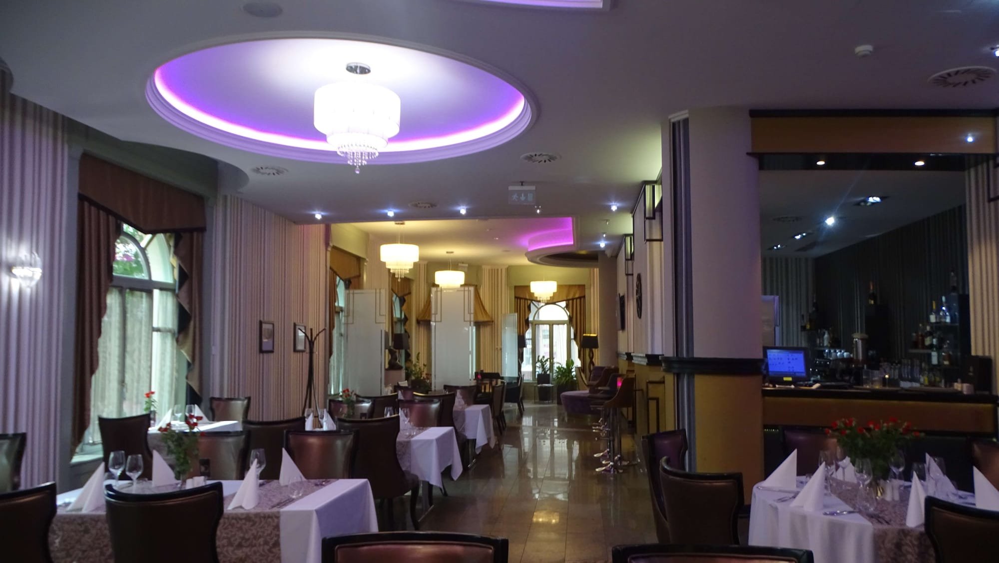 Restaurantul Hotelului Glorius din Mako