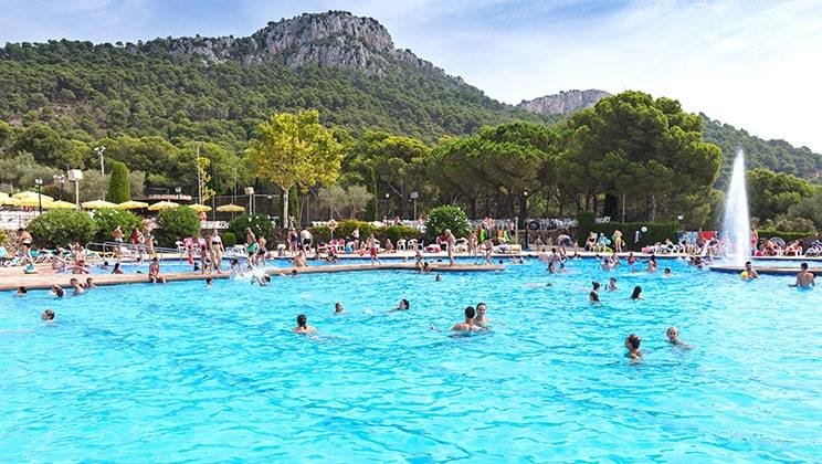Camping CASTELL MONTGRI (5 star)