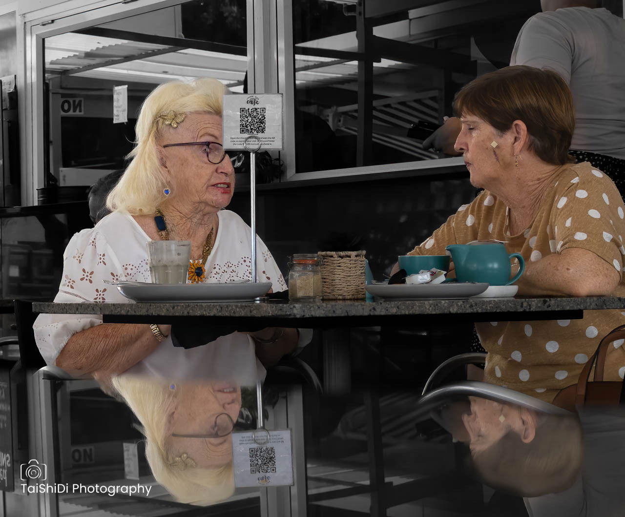Chat and Coffee, Strand Motel, Townsville
