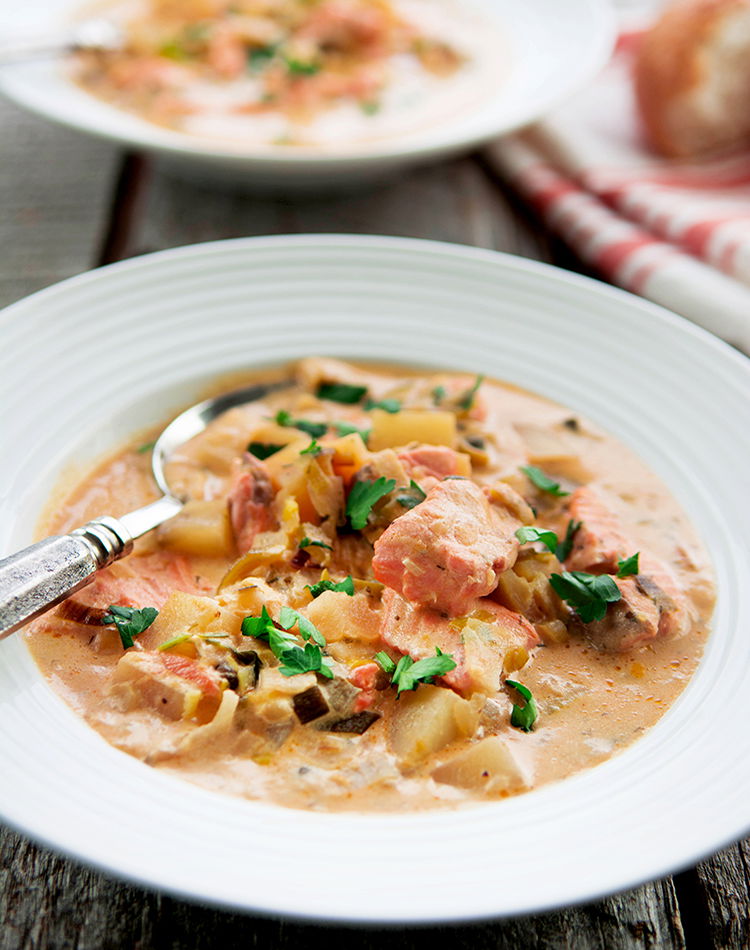 SALMON CHOWDER WITH LEEKS & POTATOES