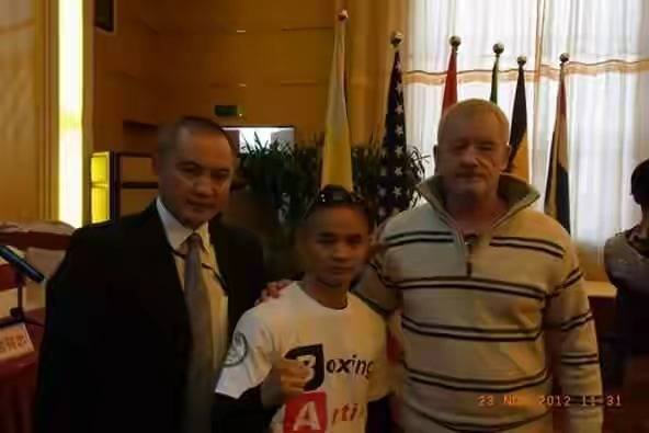 Promoter, Liu Gang and the new WBC Minimum World champion...Xiong Chaozhong