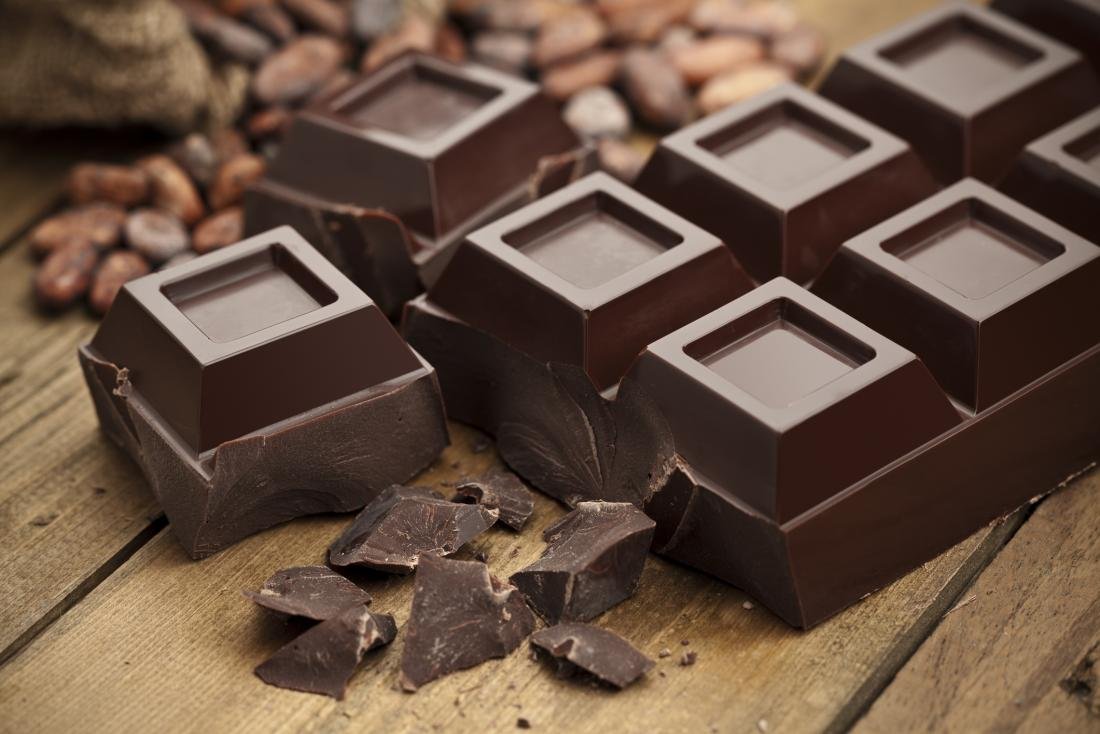 الشوكولاتة الداكنة أكثرهم فائدة.. 5 سناكس صحية لمرضى القلب