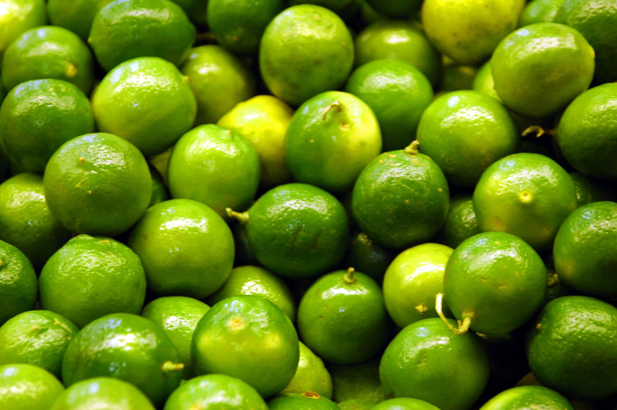 7 فوائد مهمة لا تعرفها عن الليمون الأخضر
