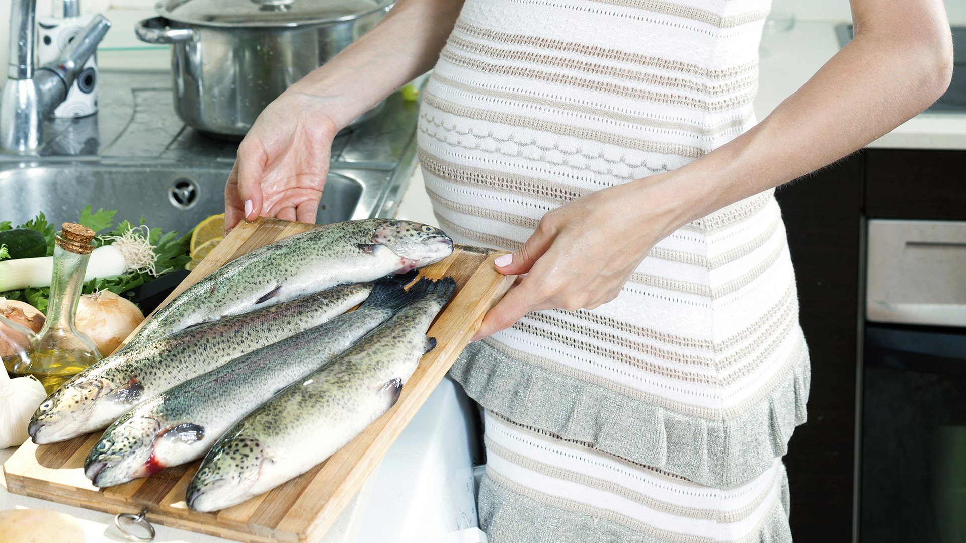 9 فوائد للسمك أثناء الحمل