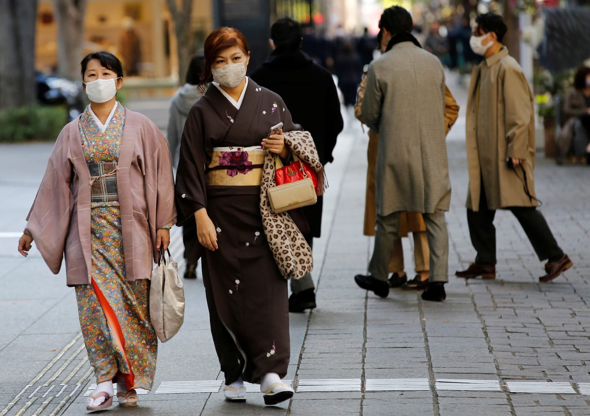 اليابان توافق على أول لقاح لفيروس كورونا من فايزر بعد التأكد من فعاليته