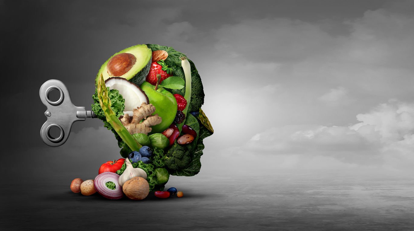 7 أطعمة تعمل على تعزيز صحة المخ وتحسين الذاكرة وتأخير مرض الزهايمر