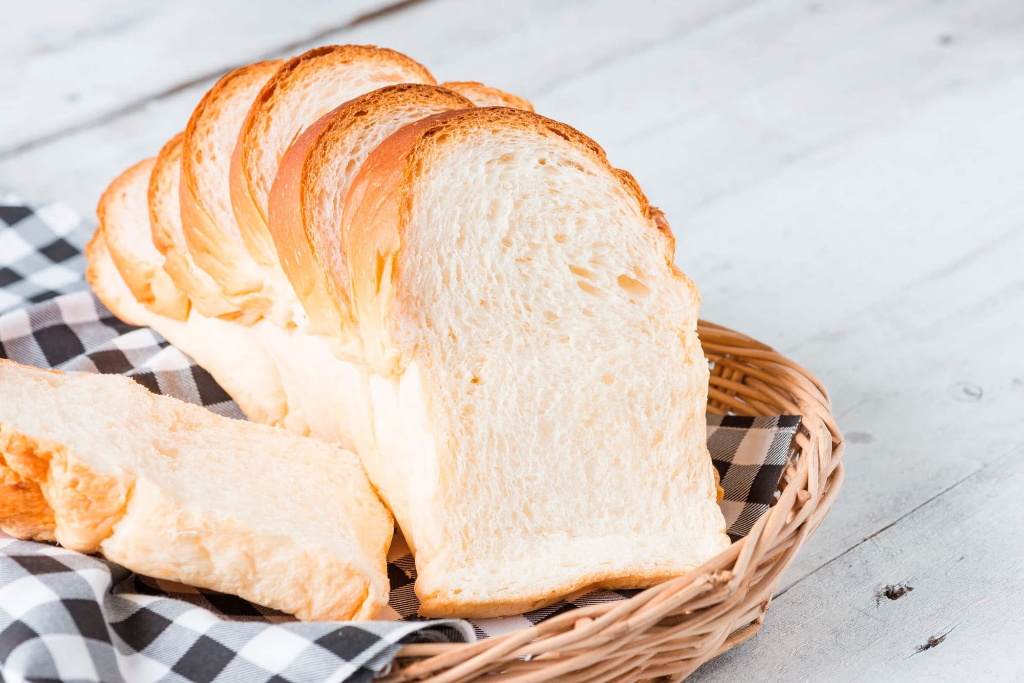 5 مخاطر لتناول الخبز الأبيض يوميًا