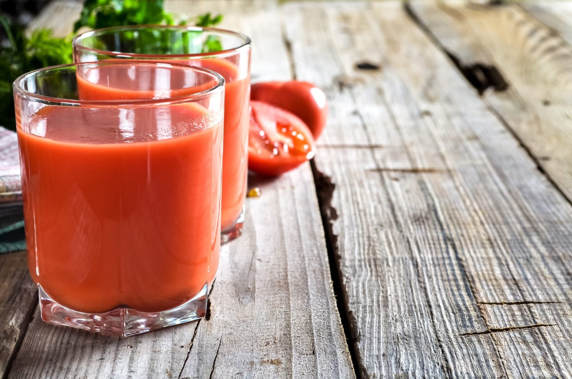 تناول عصير الطماطم يوميا قد يساعد في خفض خطر "القاتل الصامت"