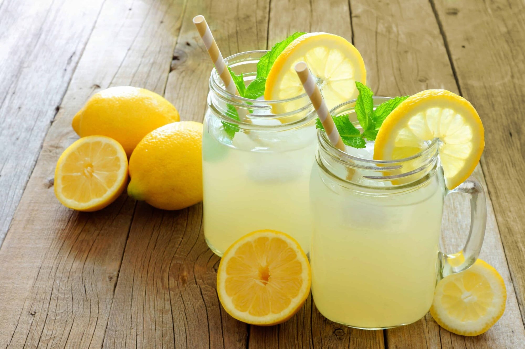 خمس فوائد "غير معروفة" لعصير الليمون يمكنها تحسين صحتنا