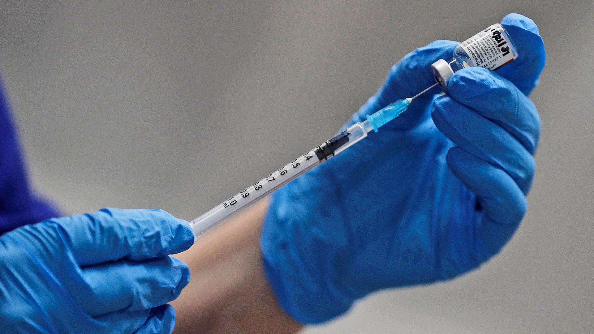 هل عدم ظهور آثار جانبية بعد لقاح كورونا يعنى أن التطعيم غير فعال؟