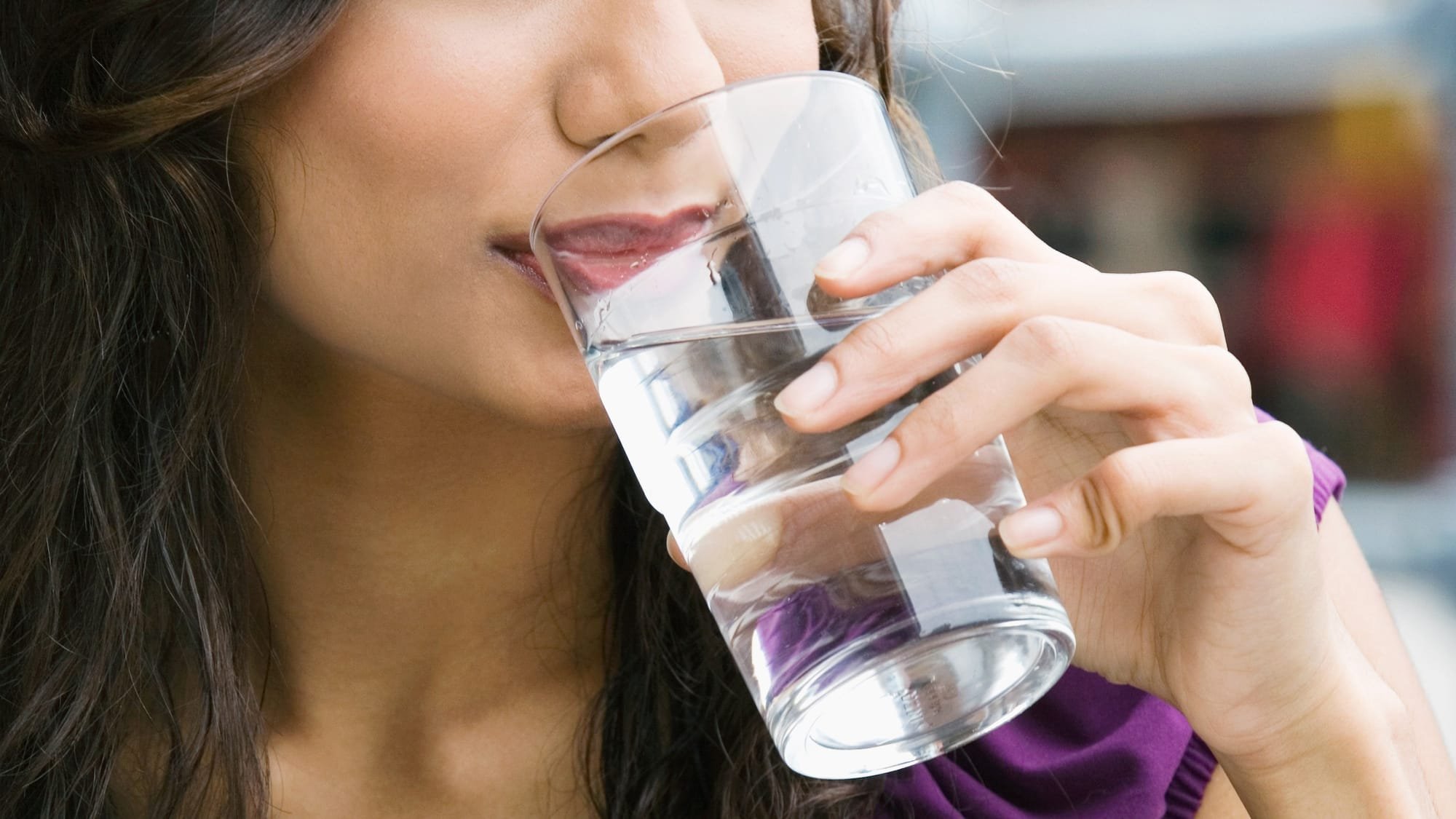 كيف يساعد شرب المياه فى السيطرة على ارتفاع ضغط الدم؟