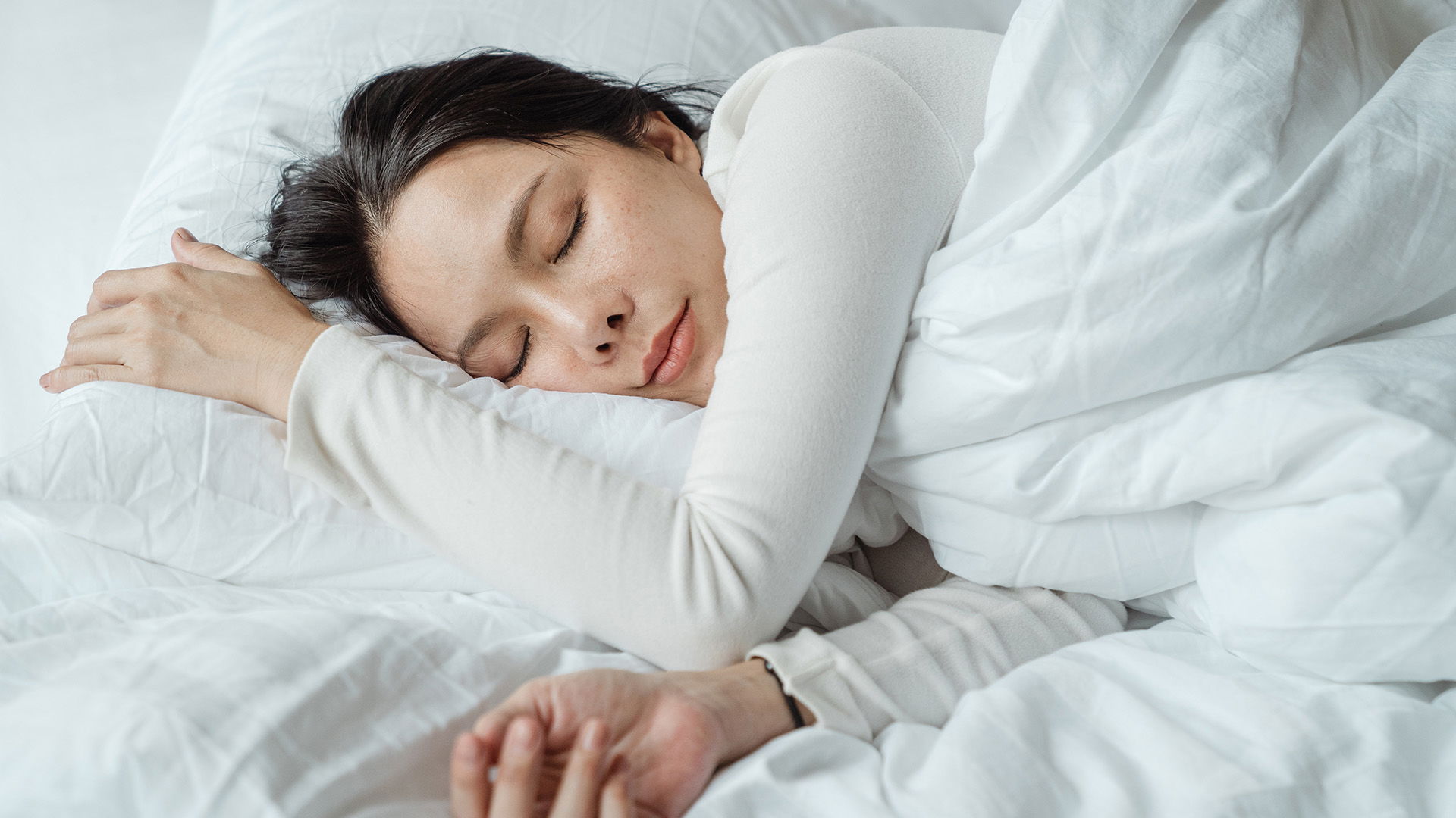 9 أفكار غذائية لنوم هادئ