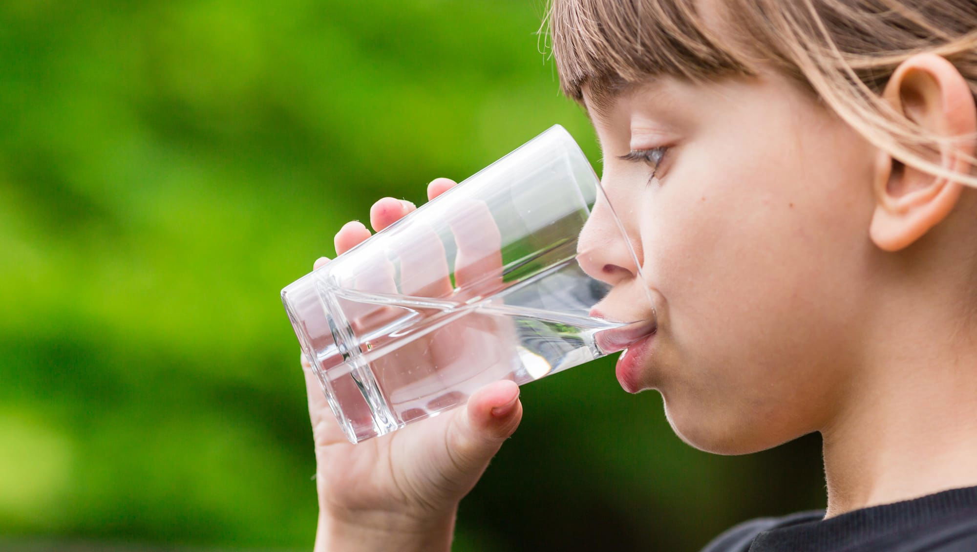 الصحة المصرية توضح فوائد شرب الماء للأطفال