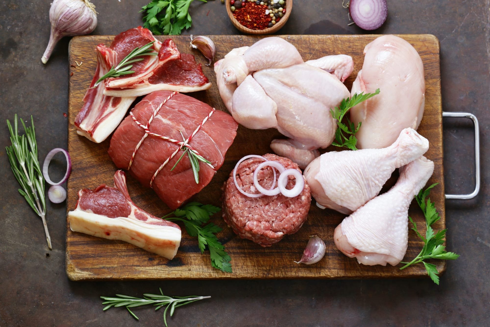 معركة البروتين: اللحم أم الفراخ.. أيهما صحي أكثر؟