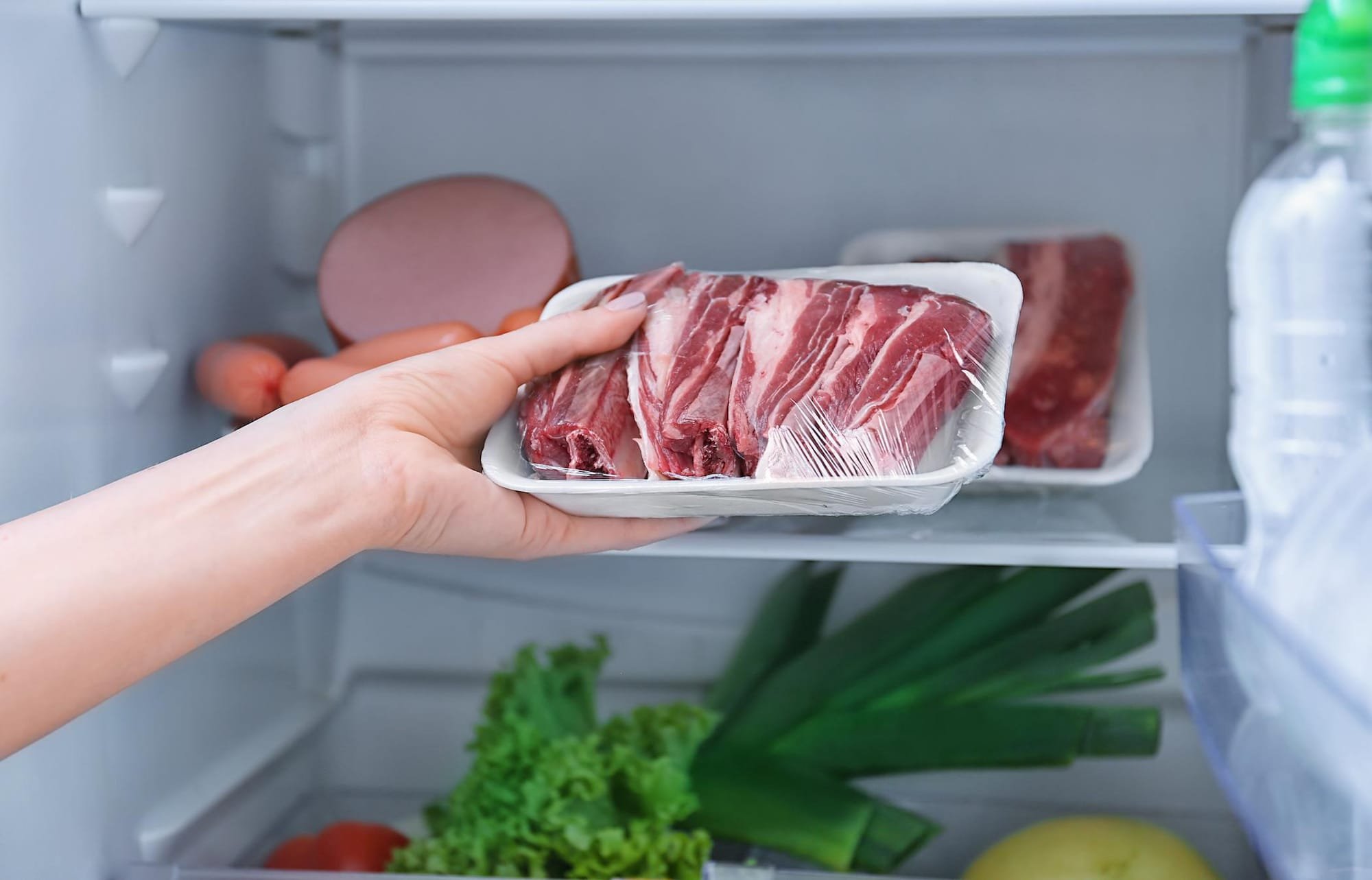 لتجنب التسمم.. أقصى مدة لتخزين اللحوم في الثلاجة والفريزر